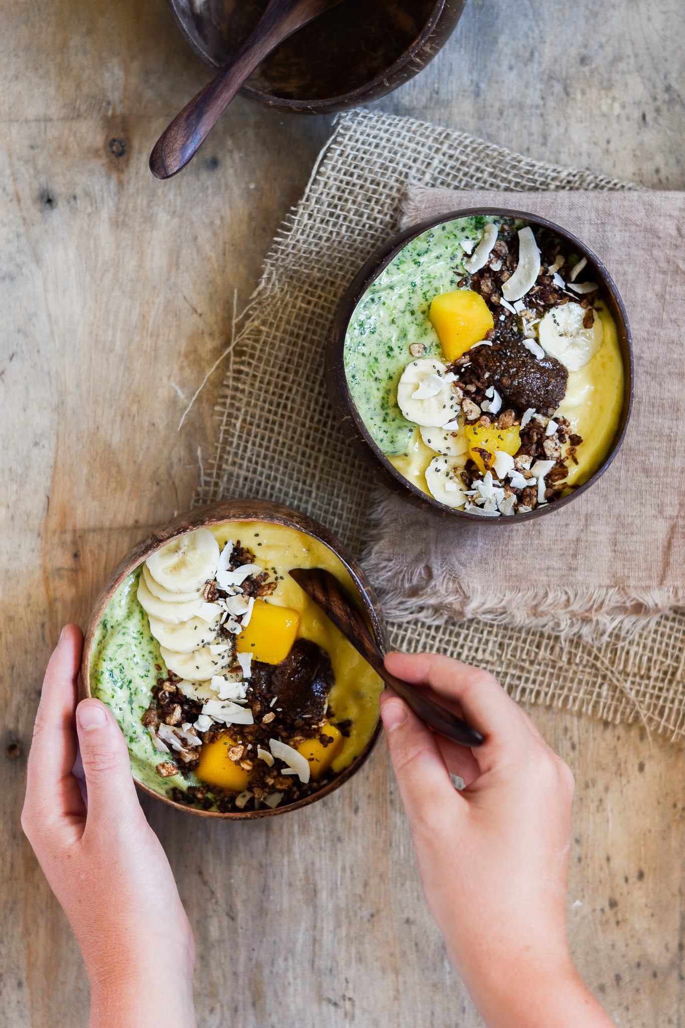 Mango smoothie bowl se nem og lækker opskrift med 6 ingr