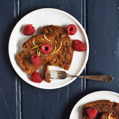 arme riddere med bananbrød, citron og hindbær - french toast