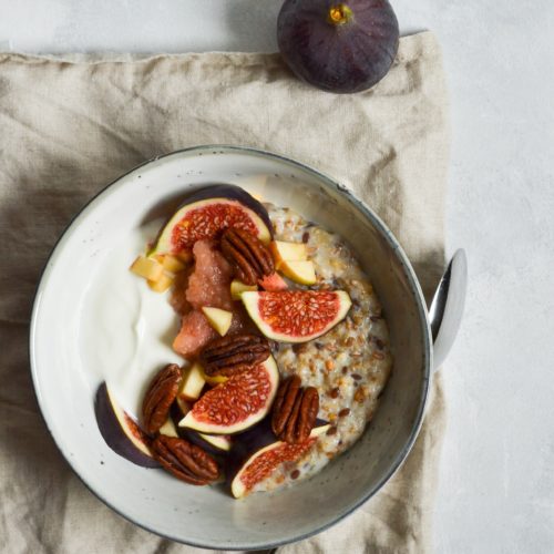5-kornsgroed-med-aeblekompot-skyr-og-pekannoedder