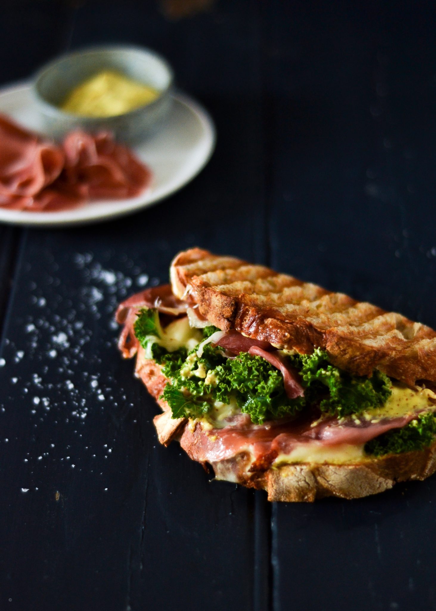 Panini med seranoskinke og frisk mozzerella