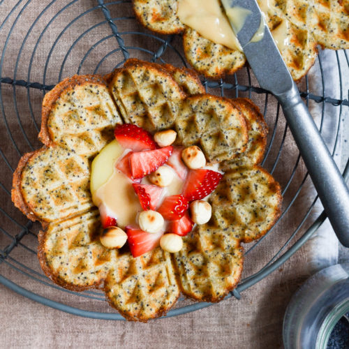 citronvafler-med-birkes-opskrift-madstyling-foodstyling-karamel-lemon-curd-karamel-jordbær-dessert-brunch-morgenmad-