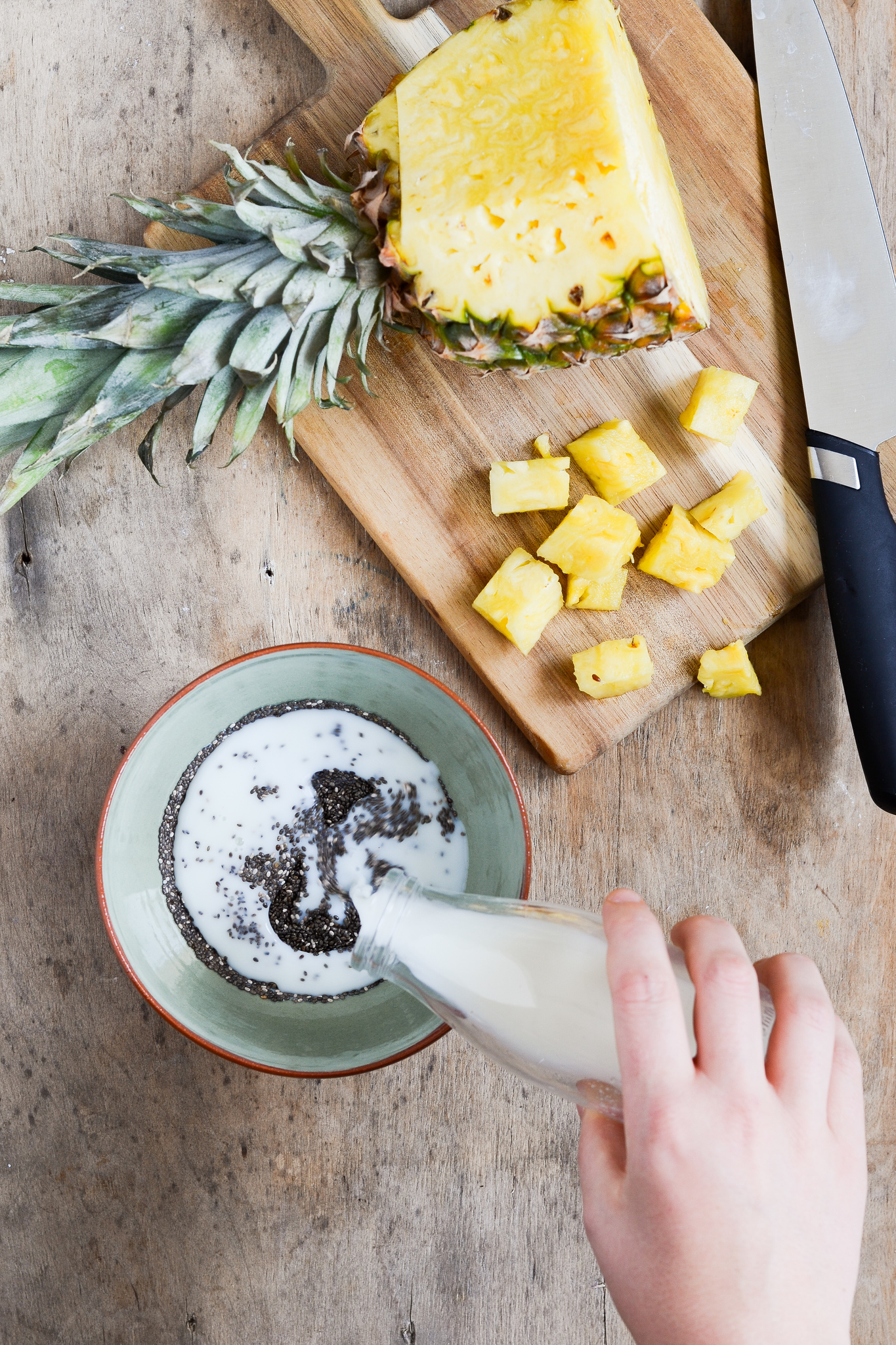 Kokos chiagrød med ananas og mango