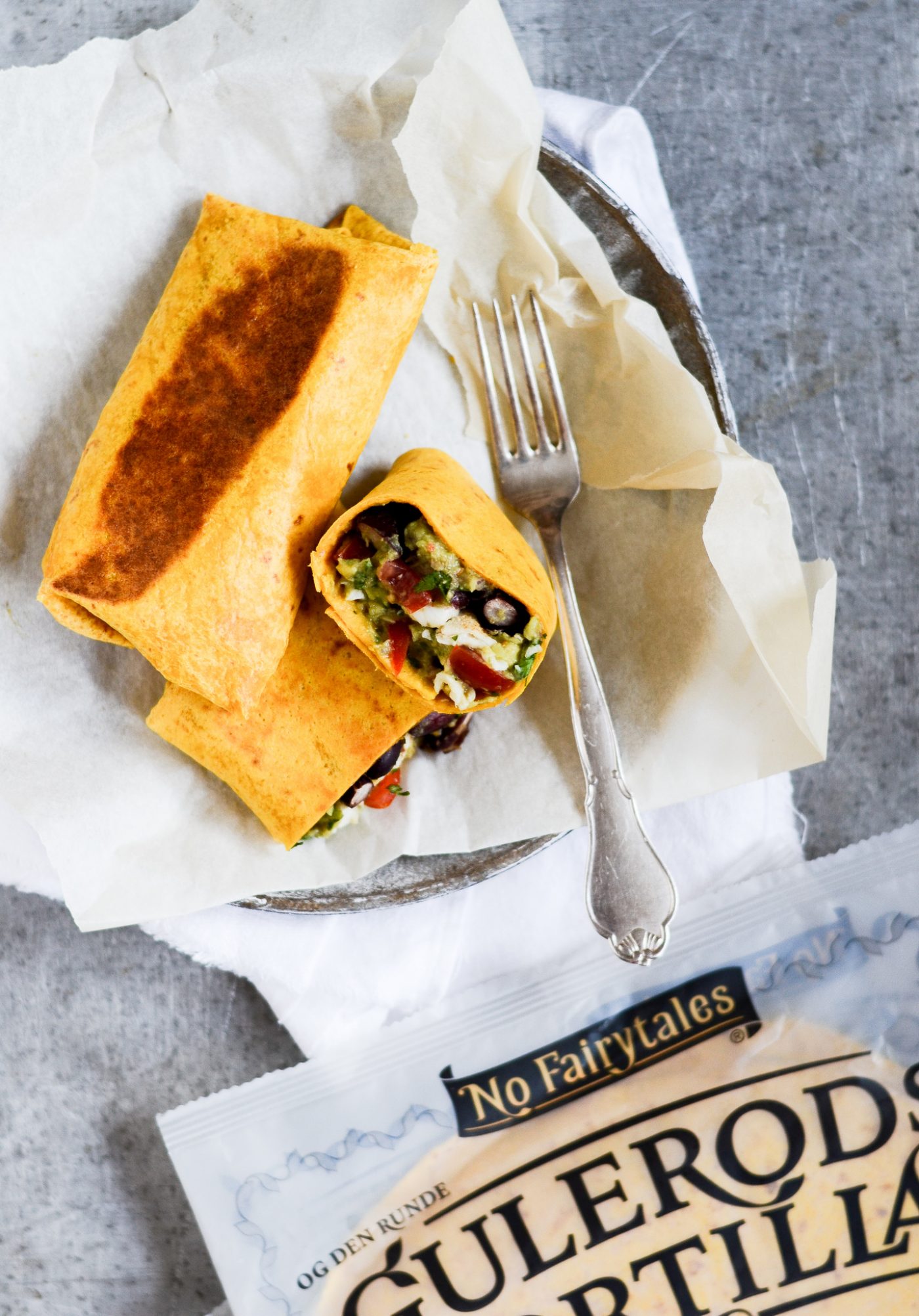Vegetarisk burrito opskrift avocadosalsa bønner