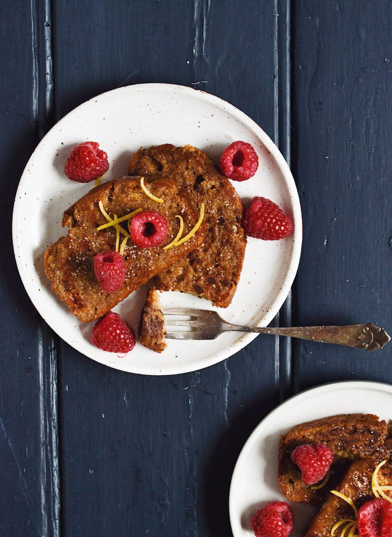 arme riddere med bananbrød, citron og hindbær - french toast