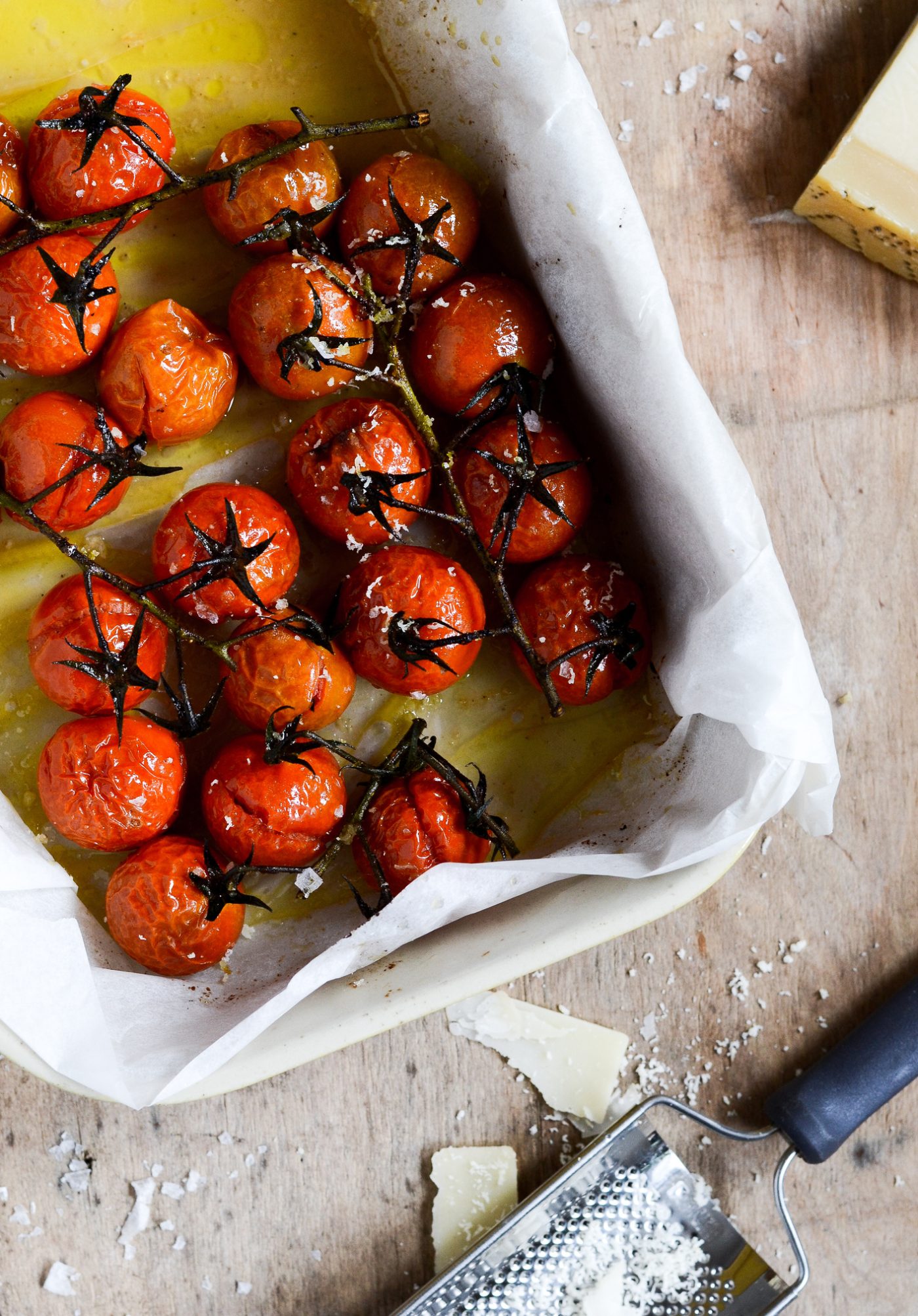 bagte-tomater-med-parmesan-cherrytomater-foodstyling