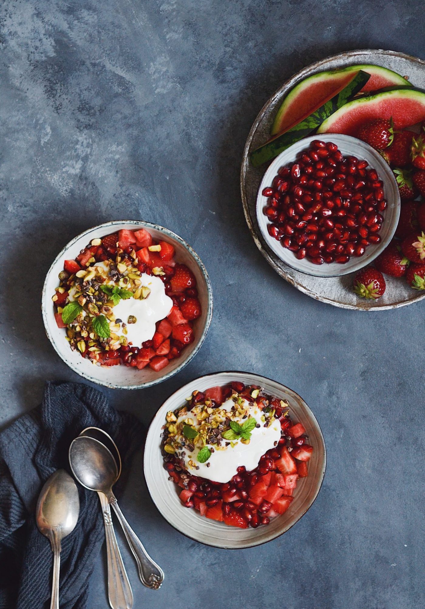 frugtsalat med skyr og mynte