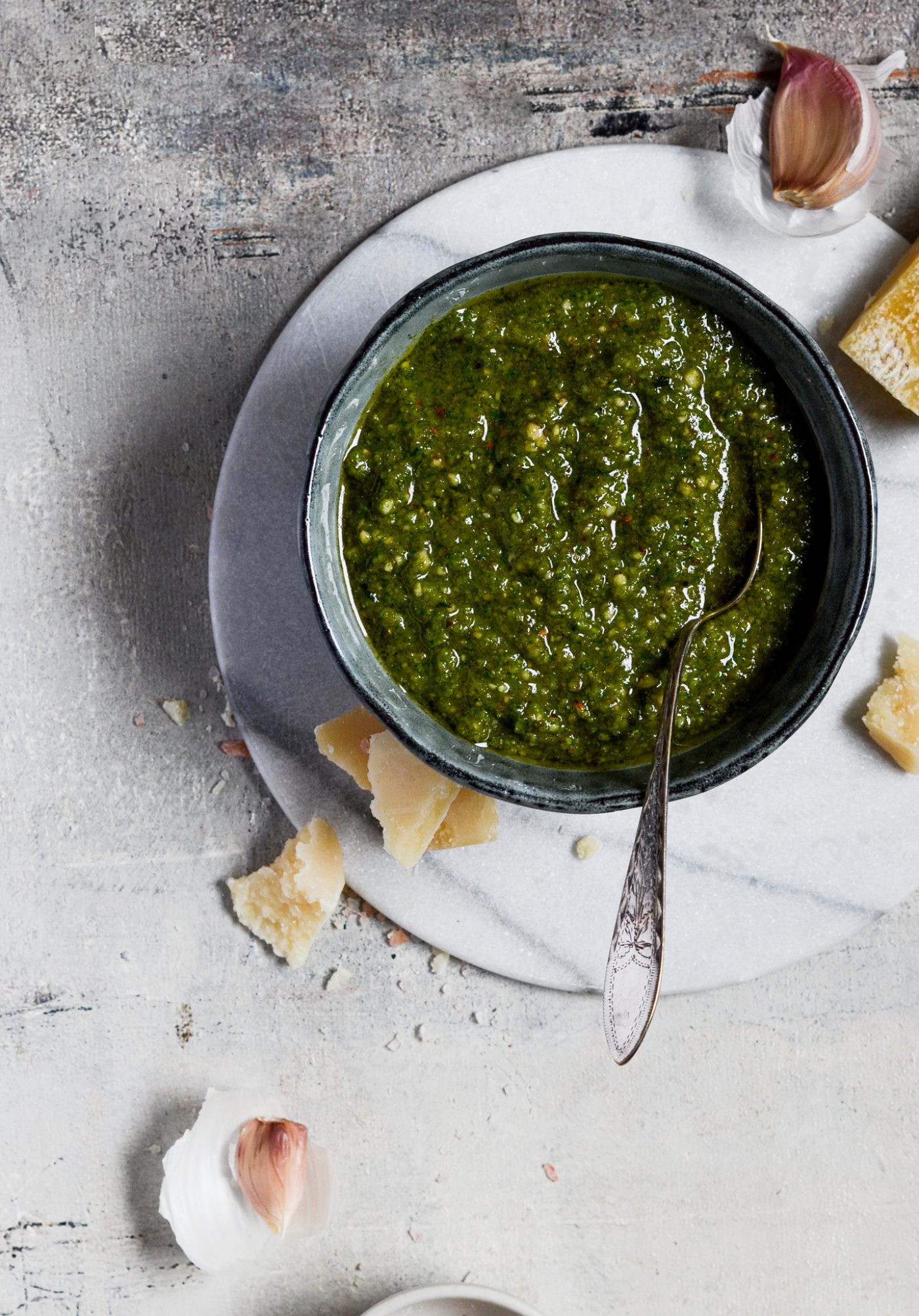 gron-pesto-hjemmelavet-klassisk-basisopskrift-