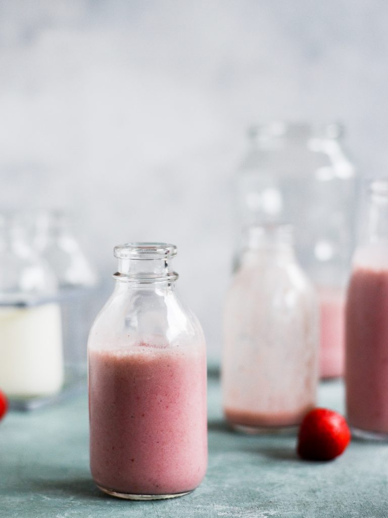 jordbær-milkshake-sund-opskrift