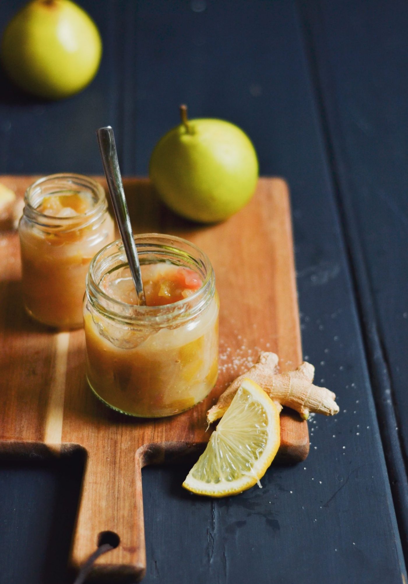 pæremarmelade-med-ingefaer-aeble-citron-rørsukker