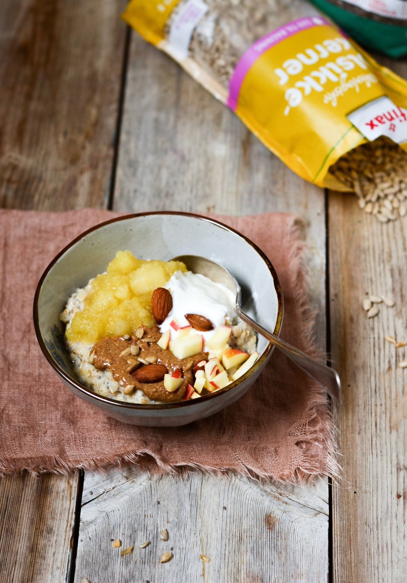 varm-groed-med-solsikke-mandelsmoer-og-aeblemos